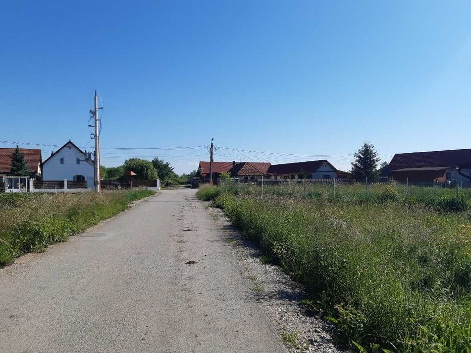 Vand teren intravilan construibil toate utilitatile la drum asfaltat central Lunca Calnicului