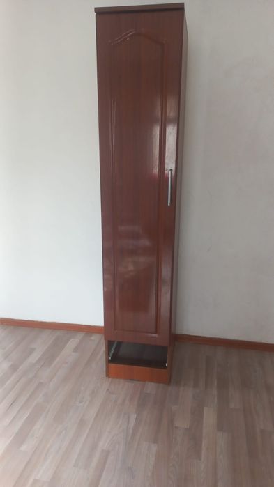 Продам деревянный шкаф-пенал