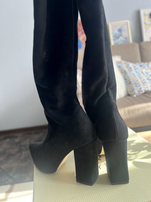 Велурени ботуши на ток