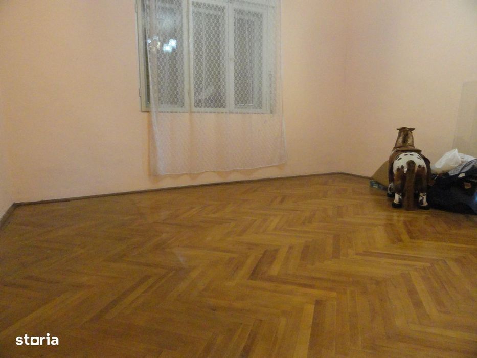 Casa 4 camere situata pe colt intr-o locatie buna in zona Gai