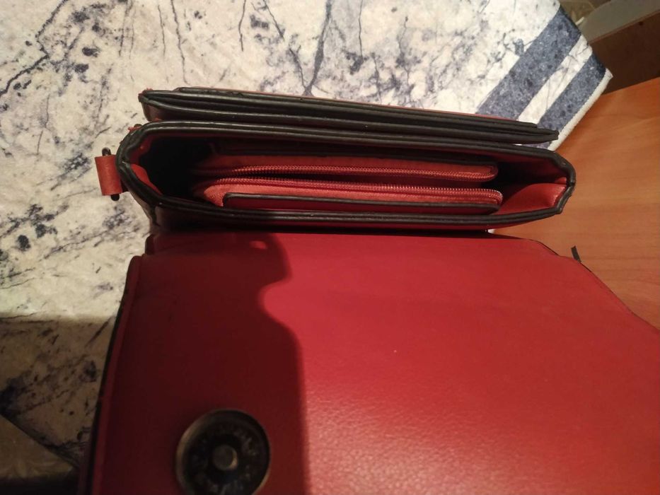 Барсетка из кожи с ремнем