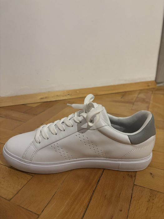 маратонки Lacoste