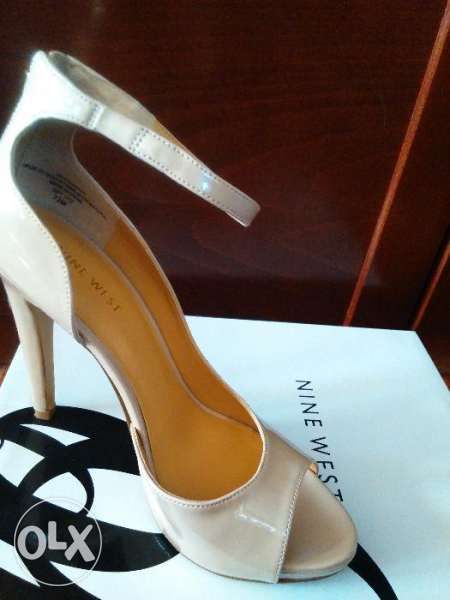 Loro Piana нови чехли, Елегантни обувки c висок ток