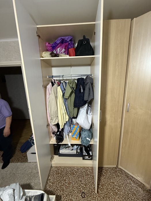 Шкаф в спальню продам