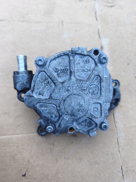 Pompă vacuum 2.0 tdi Volkswagen Passat B6 B7  03L 145 100 / 03L145100