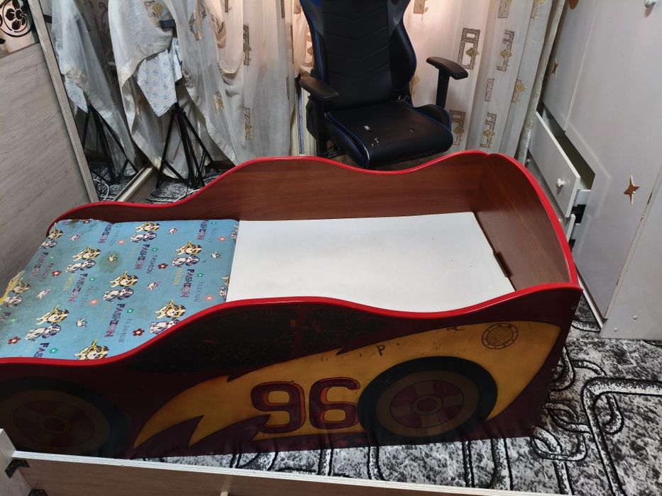 Детские кровать машина