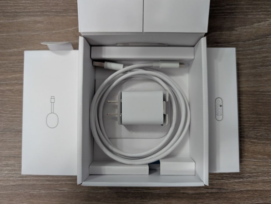 Мултимедиен плейър Google - Chromecast With Google TV, 4K UHD, бял