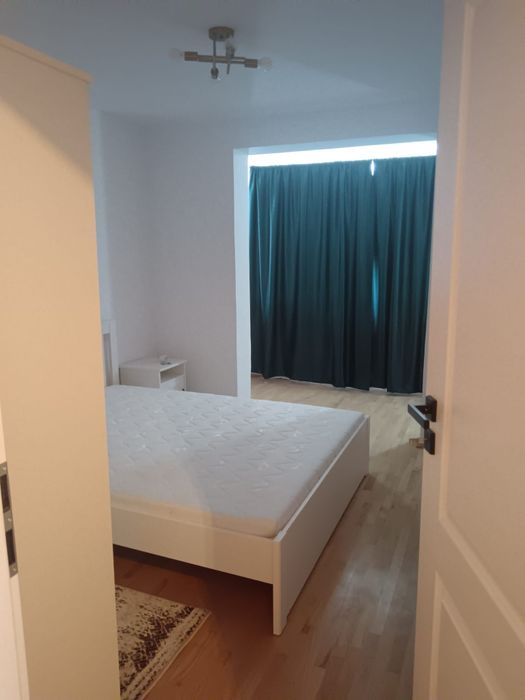 Închiriez apartament 3 camere