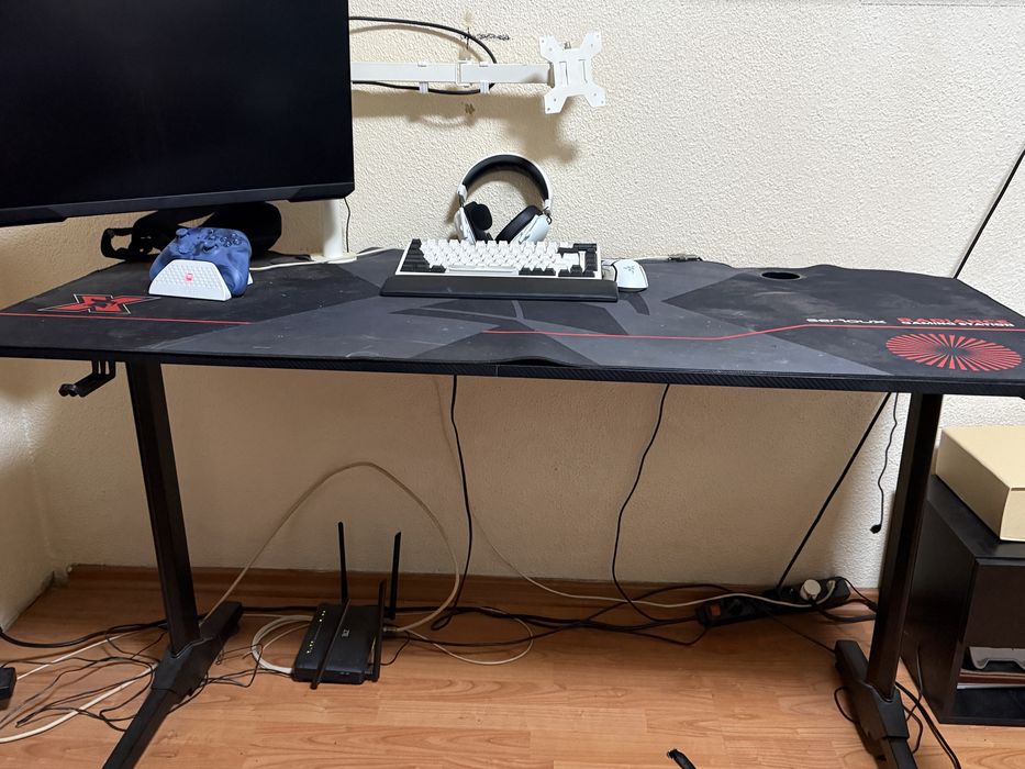 Vand periferie si birou gaming