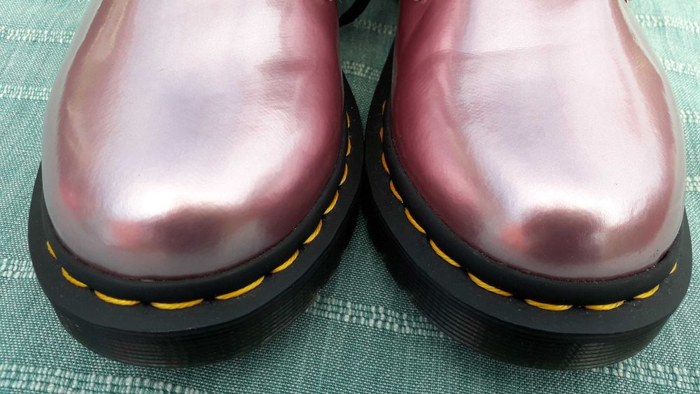 Ghete/Bocanci noi Dr Martens 1460 Vegan Pink Goldmix marimea 37