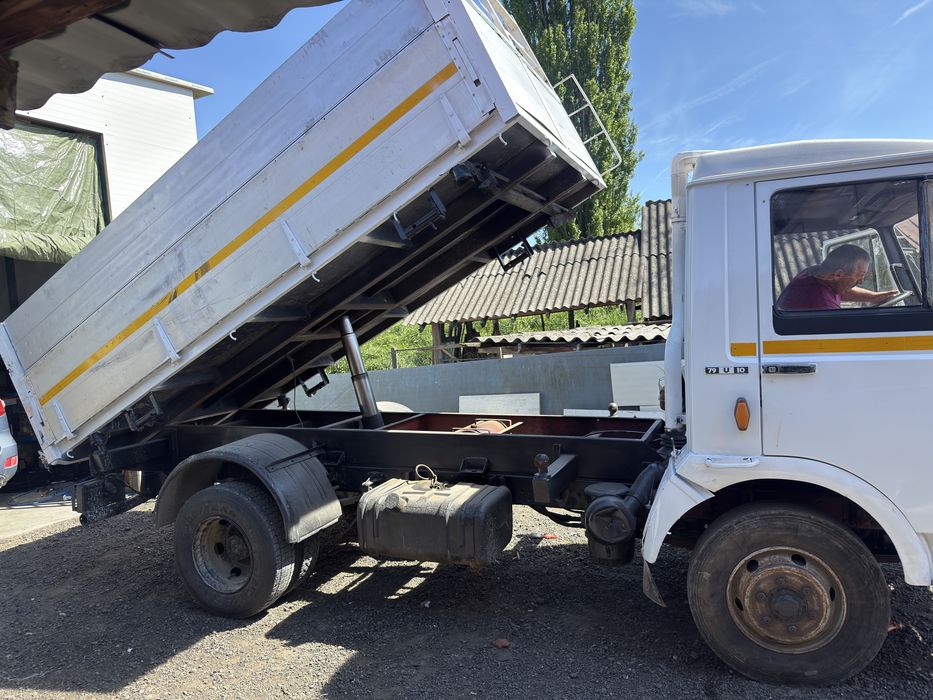 IVECO  unic 7.5T  basculabila pe 3 parti
