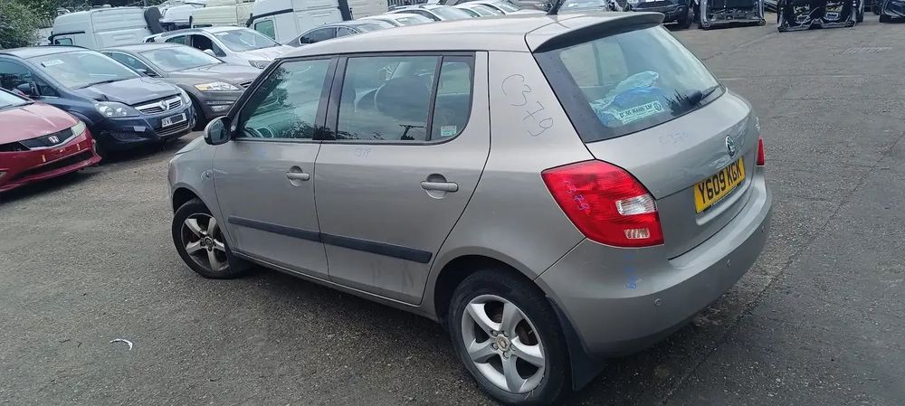 Dezmembrari / Dezmembrez Skoda Fabia 2 1.2 BZG cutie viteze manuala cod culoare LF8H