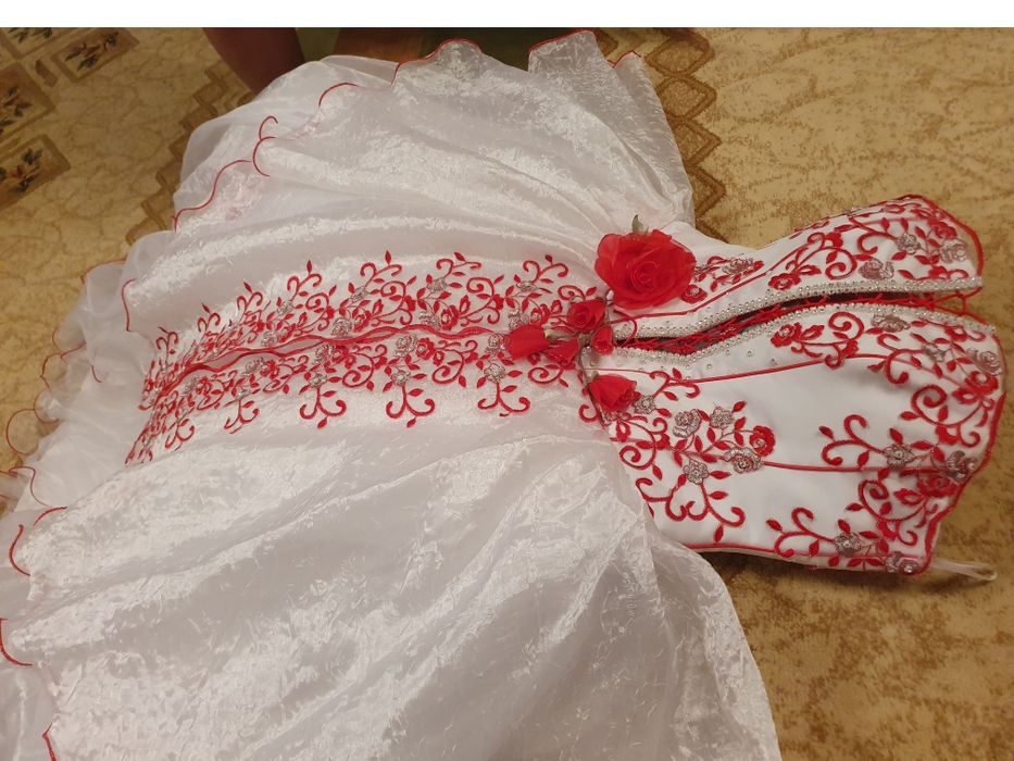 Продам шикарное платье