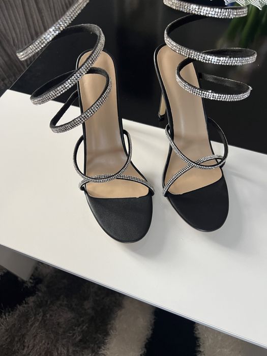 Дамски сандали на ток.