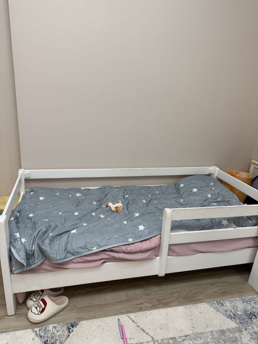 Кровать детская деревянная