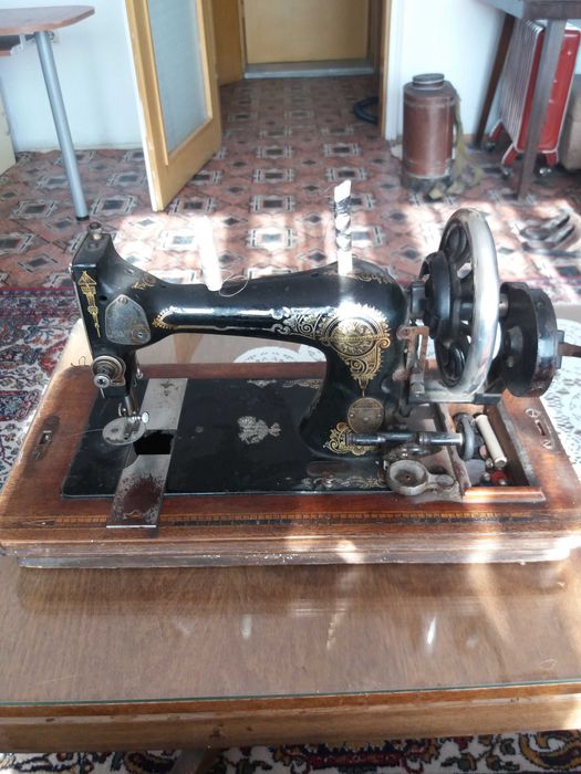 Старинна шевна машина