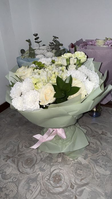 Продам 4 свежие букеты