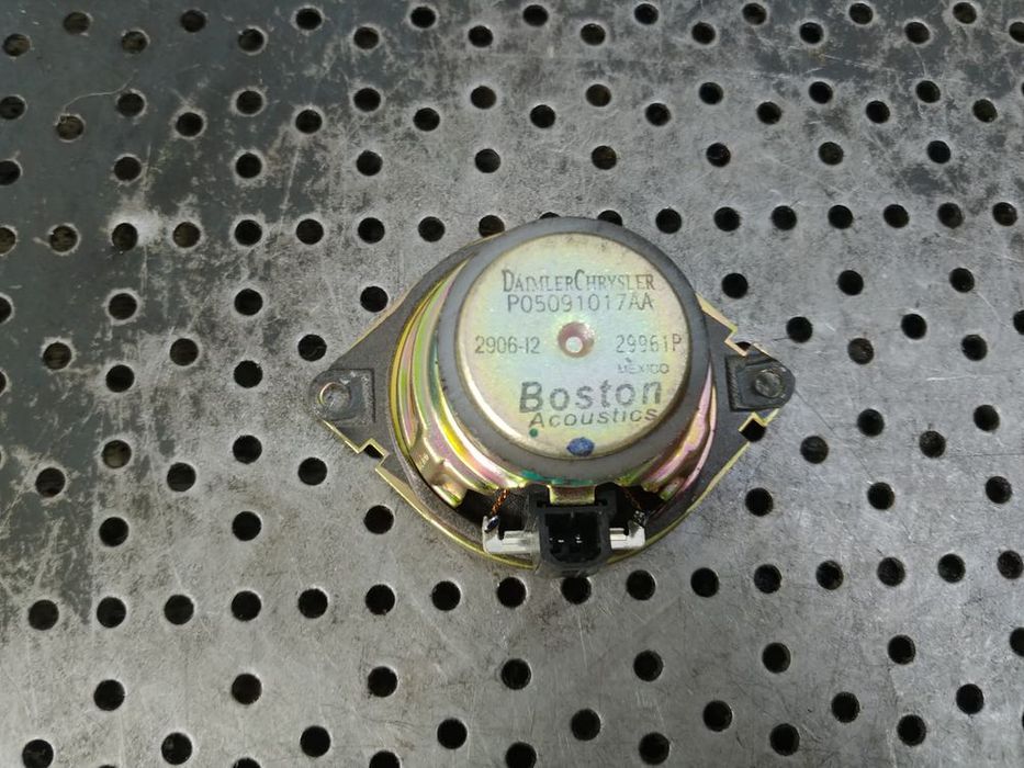 boxa bord dodge caliber p05091017aa