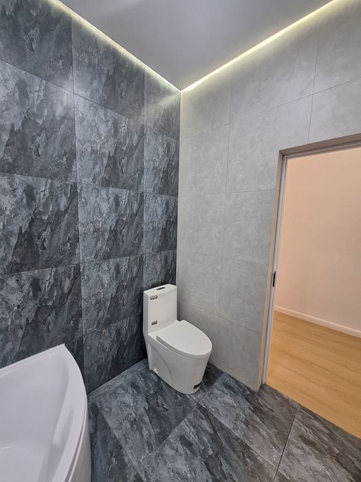 Срочно в центре продаю 3х комнатную квартиру