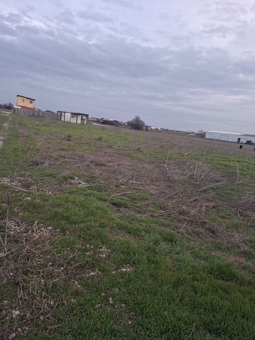 Vând teren intravilan