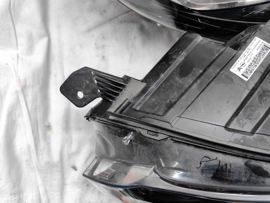 Оригинални  фарове  Ситроен  Citroen Jumpy 4