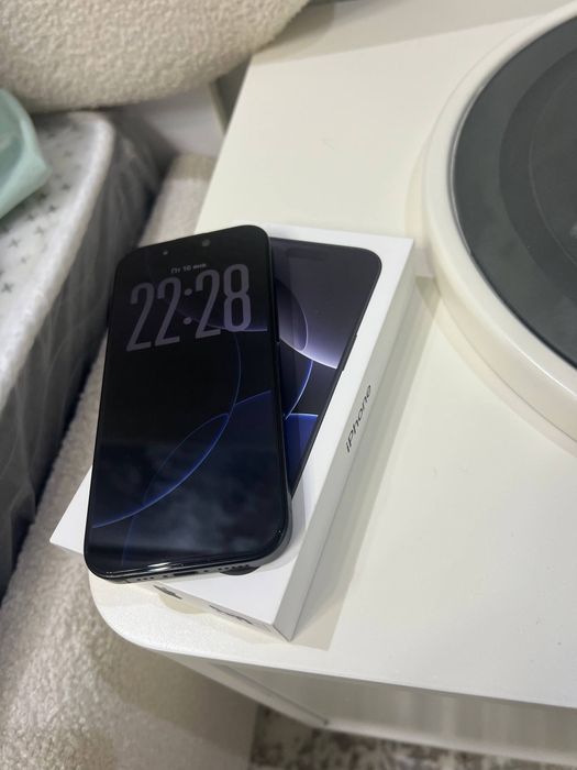 Продаётся IPhone 16 pro 256 GB