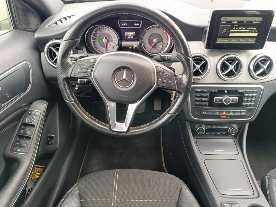 Mercedes-Benc GLA 220 D 4 Matic