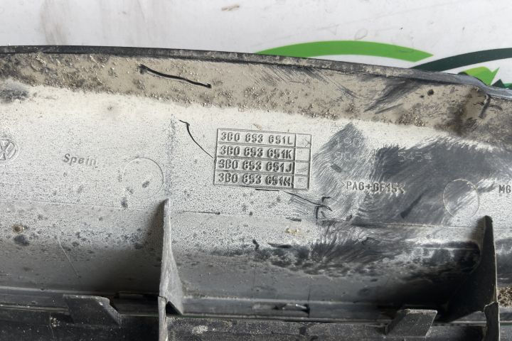 Grila bara fata centru 3B0853651L / 3B0 853 651L Volkswagen VW Passat