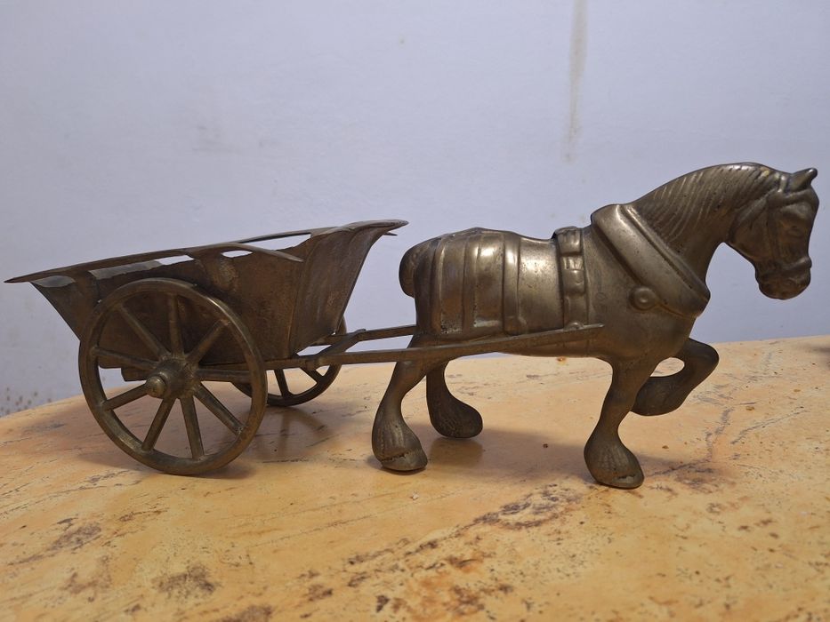 Căruță mobila si cal din bronz