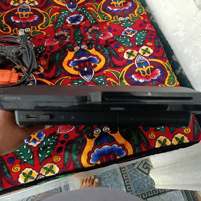 Ps3 sotalidi holati yaxshi bir qoʻl ishlatilgan oʻyinlari bor