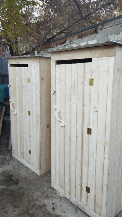 Туалет деревянный,Душ уличный