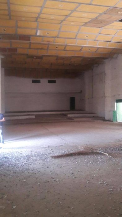 Нотурар бино сотилади