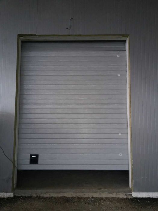 Продаю промышленные секционные ворота