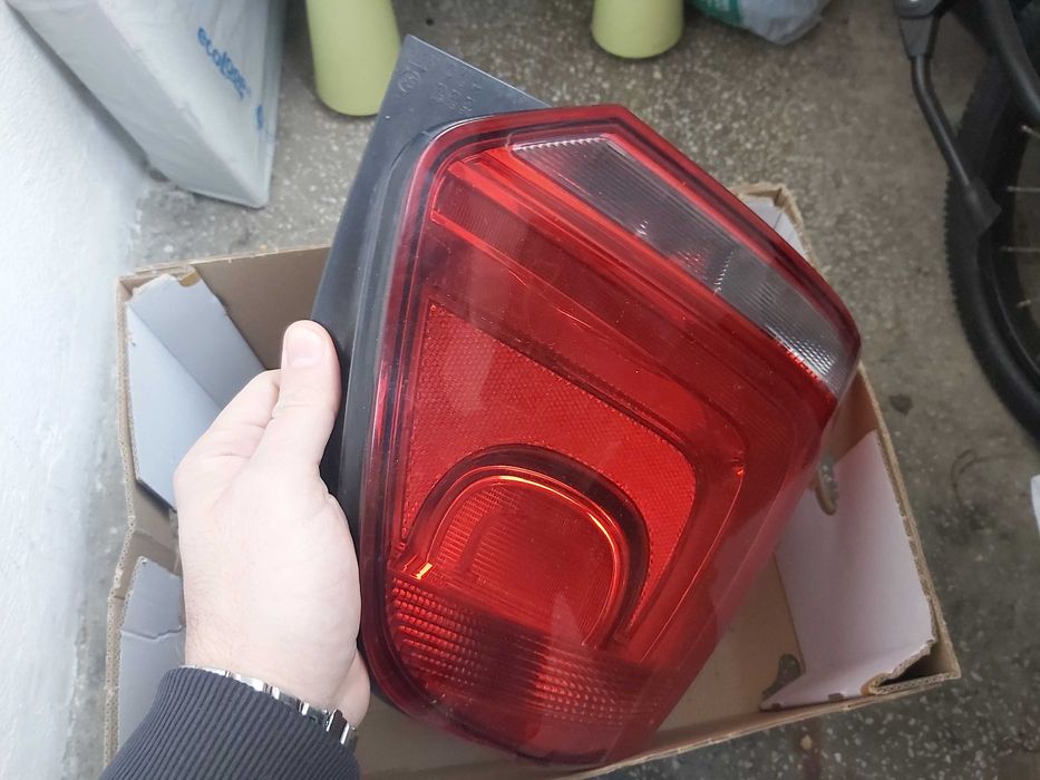 Stopuri / Triple VW Polo 6R (ambele au sticla crapata)
