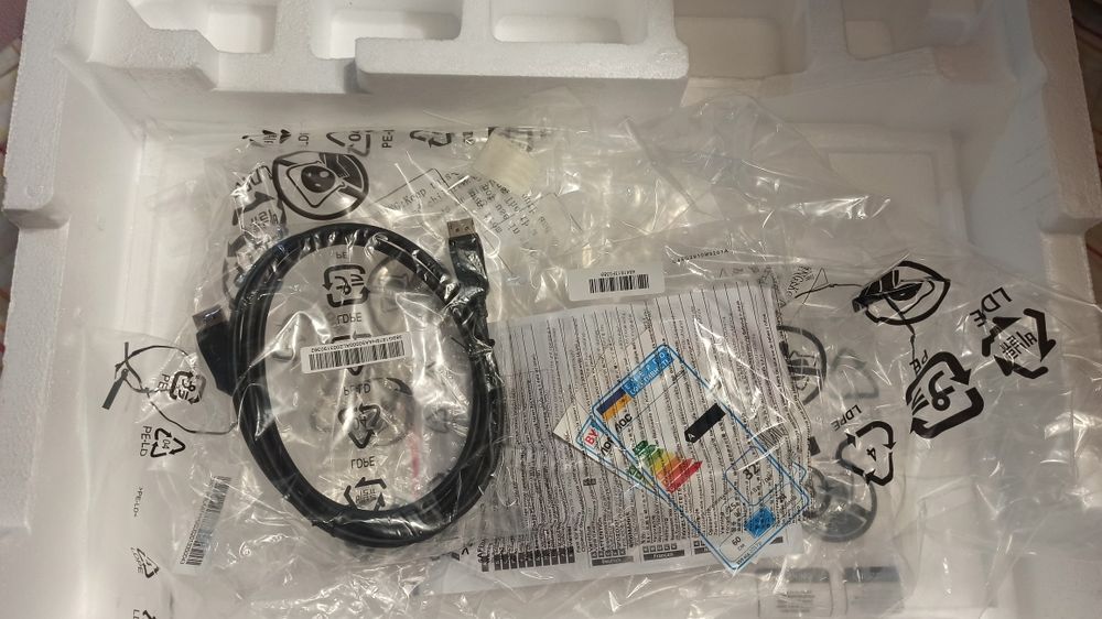 Гейминг Монитор AOC 24G2U 144Hz fullHD