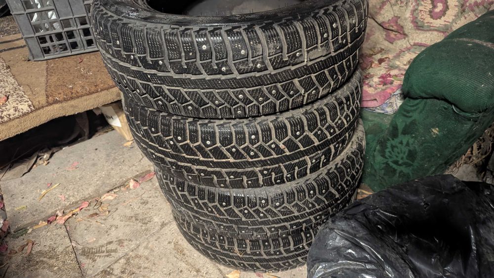 Продам зимнюю резину Cordiant Polar 2 185/65 R14 с шипами