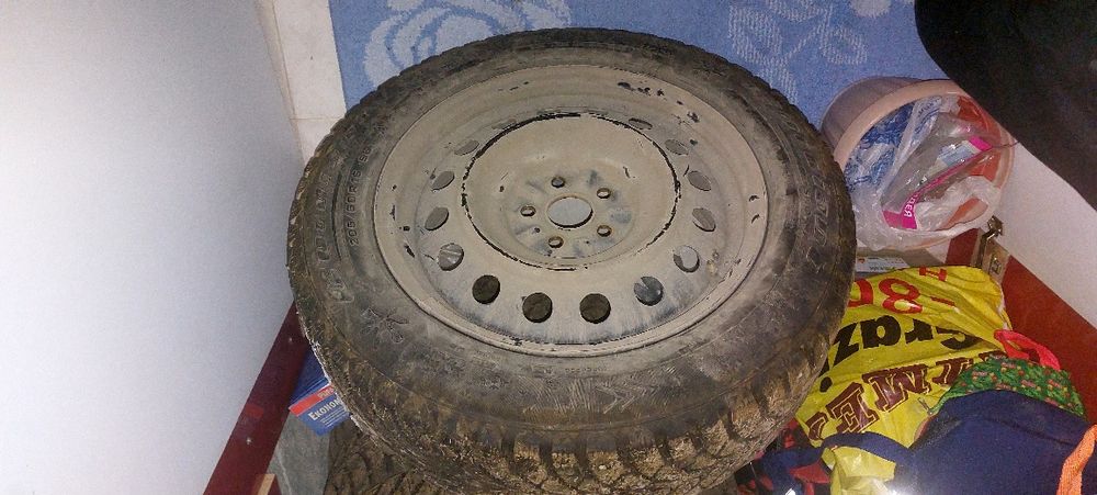 Диски с резиной стояли на авенсис