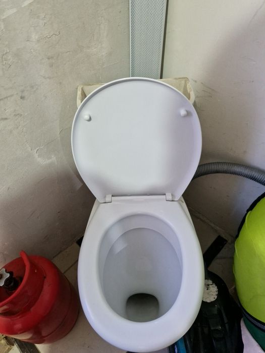 Продам унитаз в хорошем состоянии