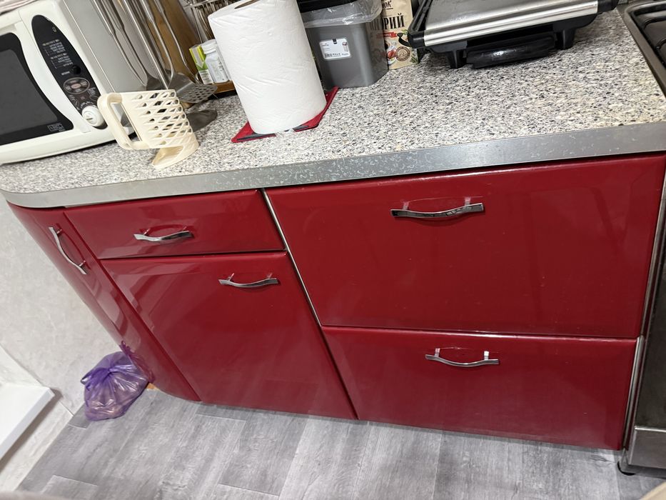 Прлдается кухонный гарнитур