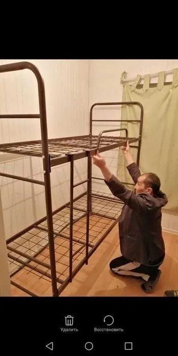 Металлическая двухъярусная кровать