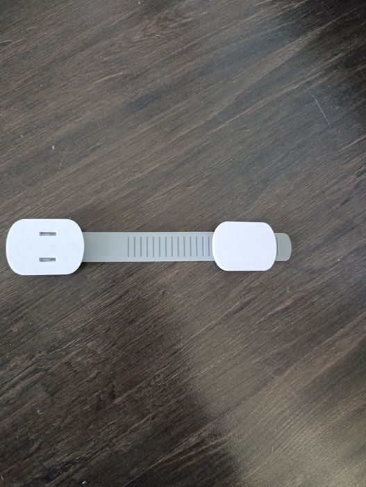 Детски предпазители за шкафове