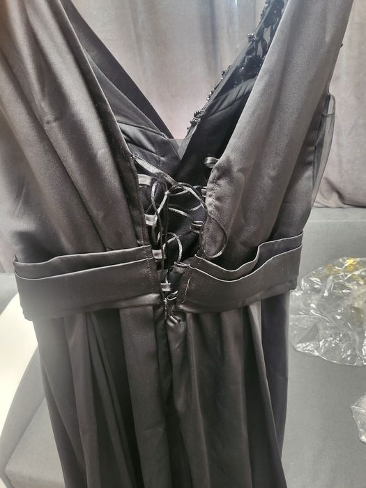 Черна бална рокля