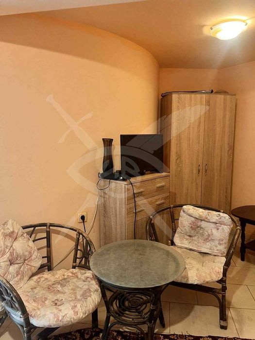 Дава се под наем Едностаен апартамент в Варна, Бриз - 25 кв.м за 200 € - Снимка #1