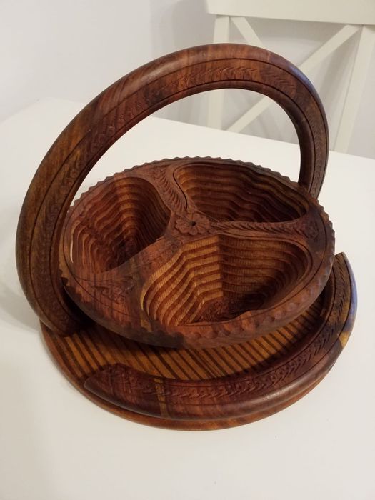 Platou din lemn exotic pt gustari.Pliabil. Nou.