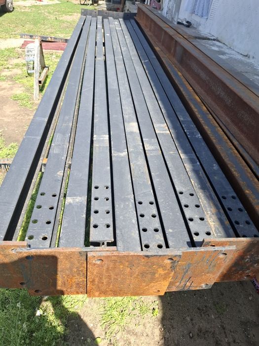 Vindem hala metalica din profile la 35 00 E 10m Latime 20m Lungime contine 10 stilpi 5 ferme 10 cuzineti  0738560257
