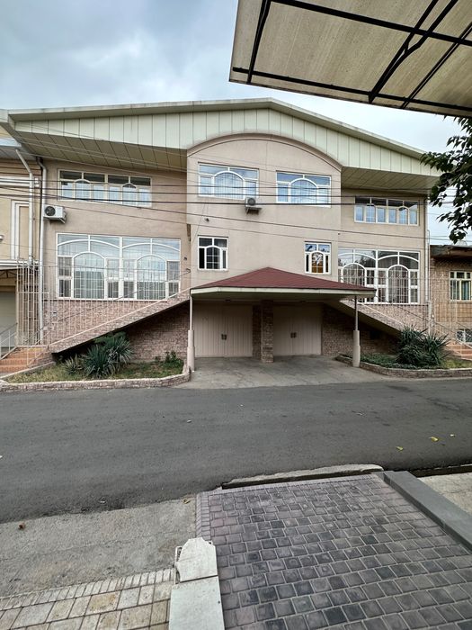 Продается  дом в центре города яккасарайский район ( гостиница Россия)