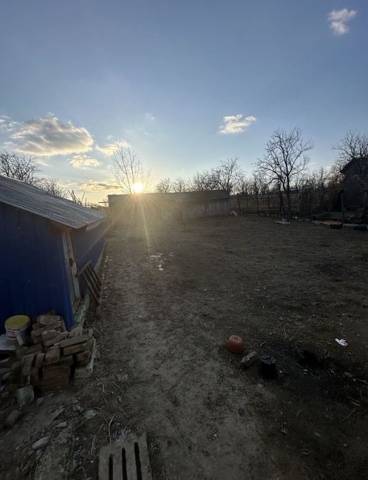 Casa de vamzare si teren aferent