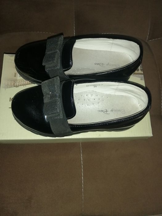 Продам туфли лакированные