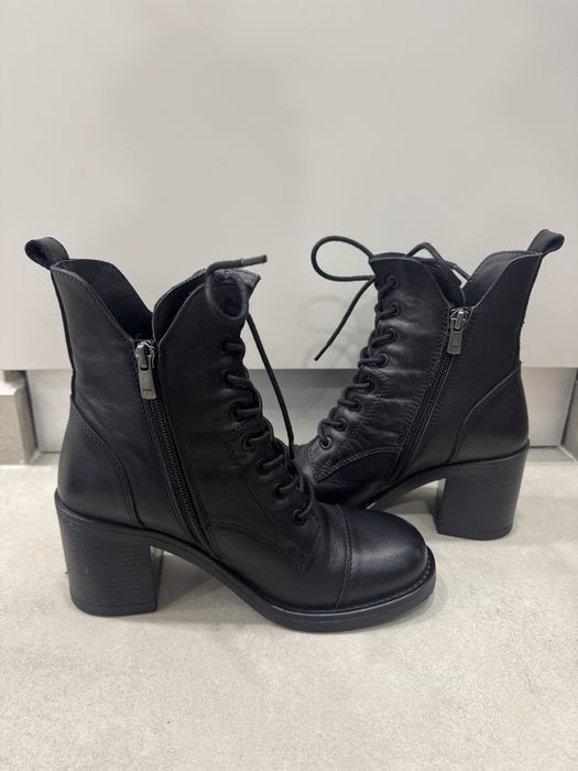 Боти от естествена кожа