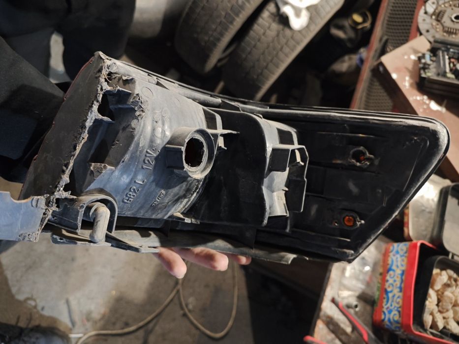 Левый задний фонарь Mark 2 100